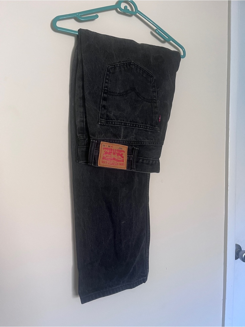 Levi’s 505 Black Jeans Relaxed Fits 38x32 For Men